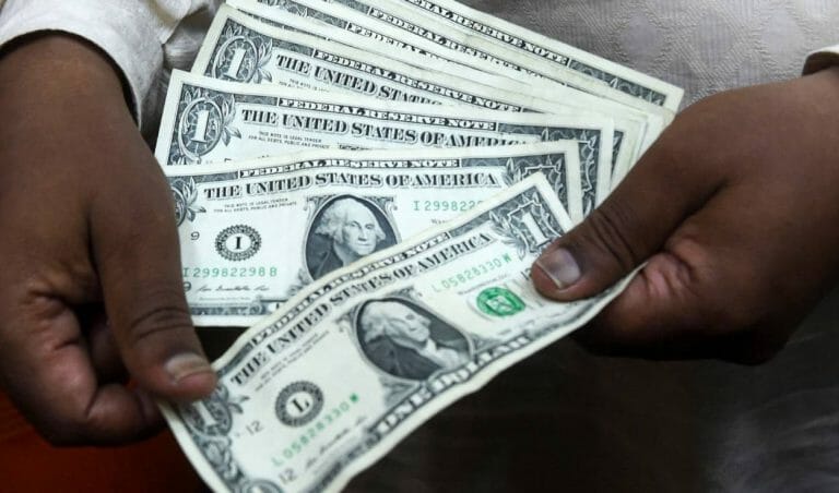 مستوردي الوقود: عجز تمويلي بقيمة 326 مليون دولار تسبب في تفاقم أزمة النقد الأجنبي بالبلاد