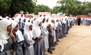 معلمو الجزيرة يعلنون تعليق الإضراب ويؤكدون استمرار المطالبة بالحقوق
