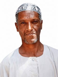 اضطره ضيق المعيشة لترك التعليم.. وفاة معلم سوداني إثر انهيار بئر للتعدين